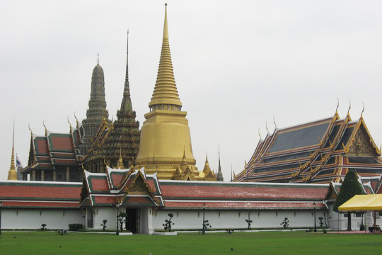 emerald buddha temple